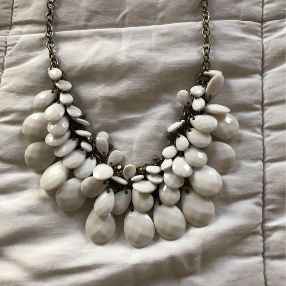 Chain Link 26 Inch Off White Teardrop Statement Bib Necklace - Picture 2 of 4